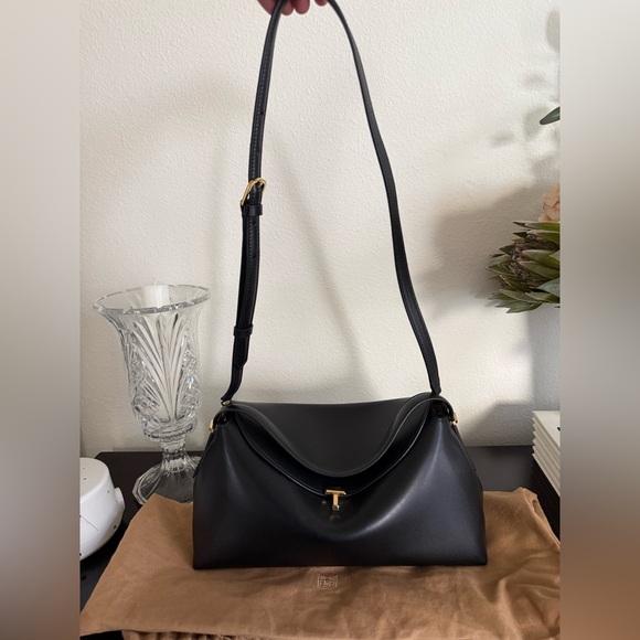 TOTEME T-lock top handle black leather with gold hardware - Picture 3 of 7